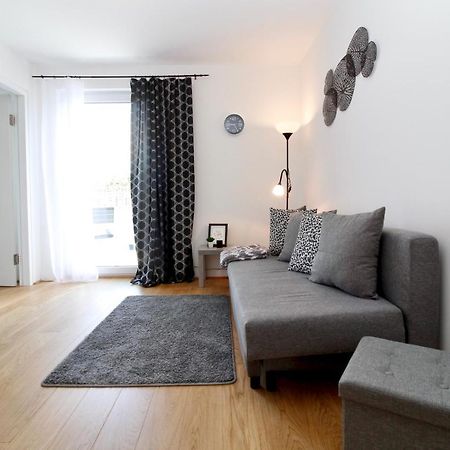 Modern Balcony Apartment With Pool Close To Lake In "Donaustadt" Wina Bagian luar foto