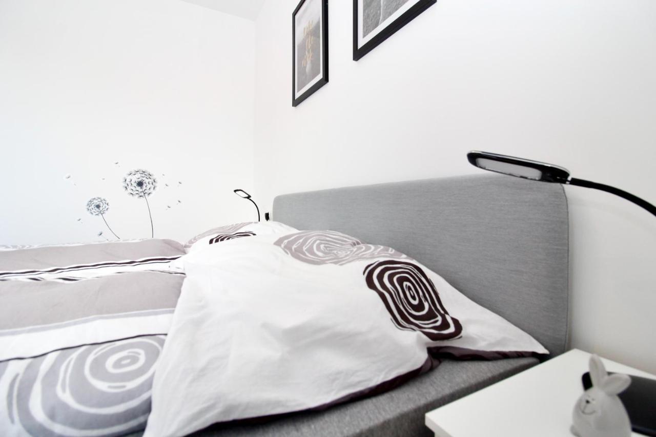 Modern Balcony Apartment With Pool Close To Lake In "Donaustadt" Wina Bagian luar foto