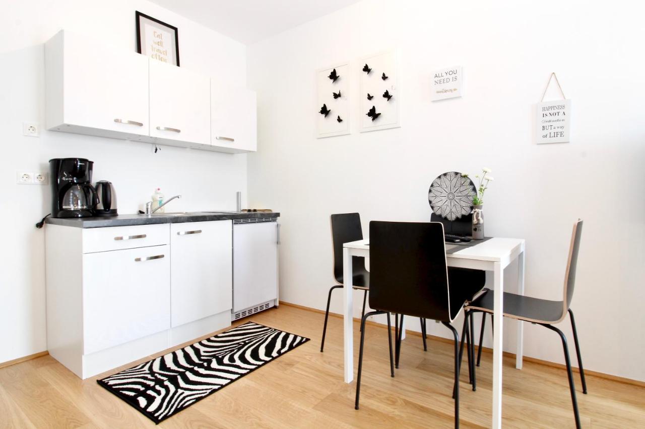 Modern Balcony Apartment With Pool Close To Lake In "Donaustadt" Wina Bagian luar foto