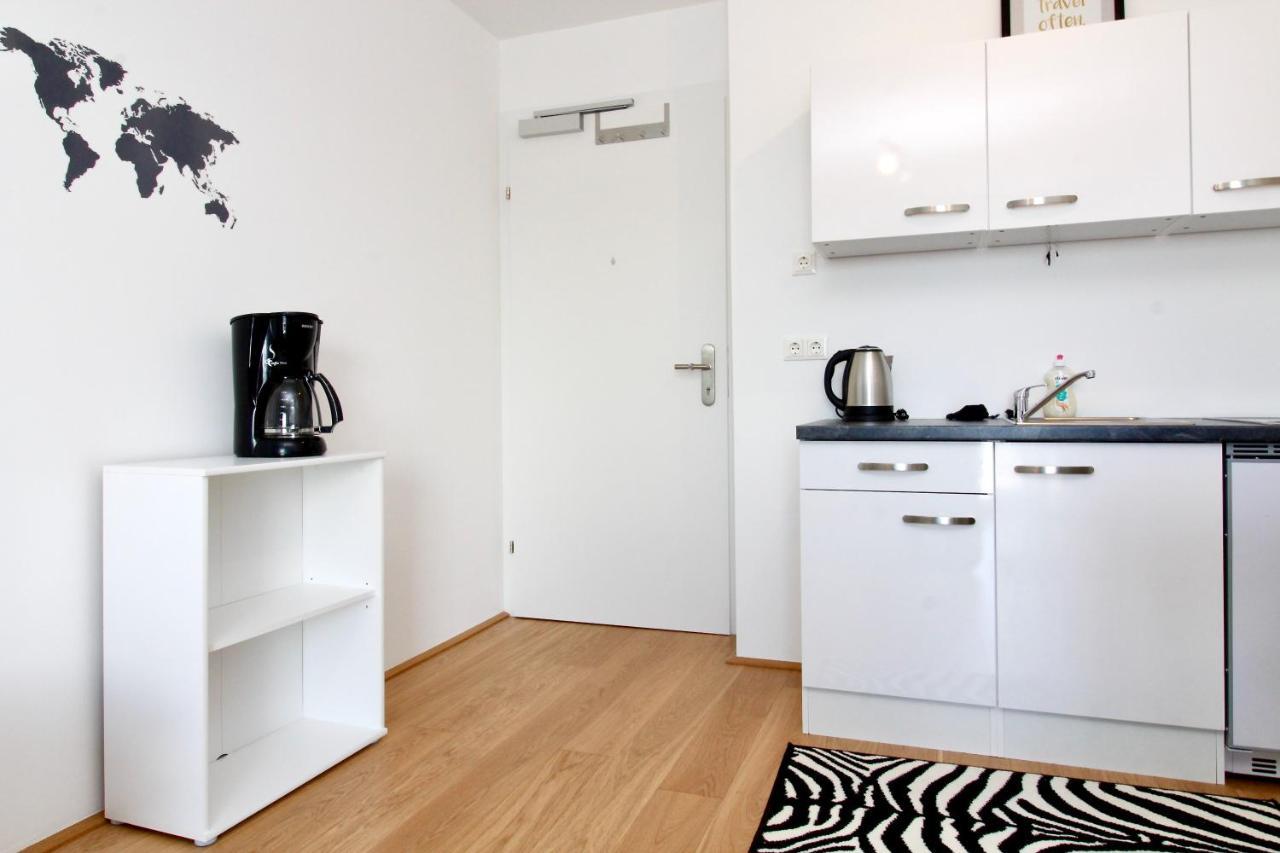 Modern Balcony Apartment With Pool Close To Lake In "Donaustadt" Wina Bagian luar foto