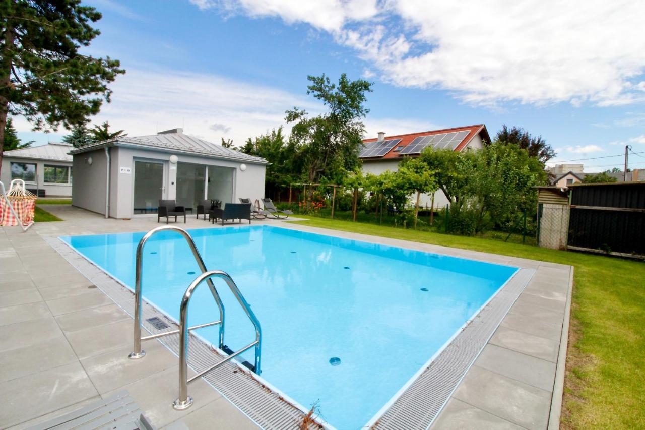 Modern Balcony Apartment With Pool Close To Lake In "Donaustadt" Wina Bagian luar foto